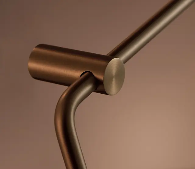 Falco Toalettpapirholder i 8 ulike overflater 