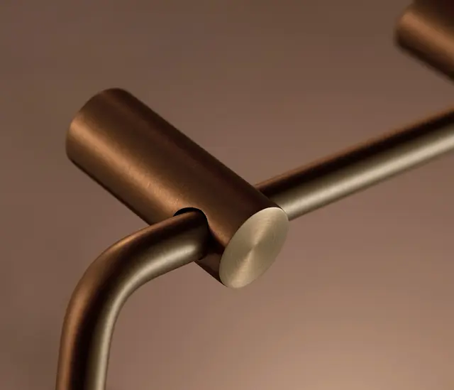 Falco Toalettpapirholder i 8 ulike overflater 