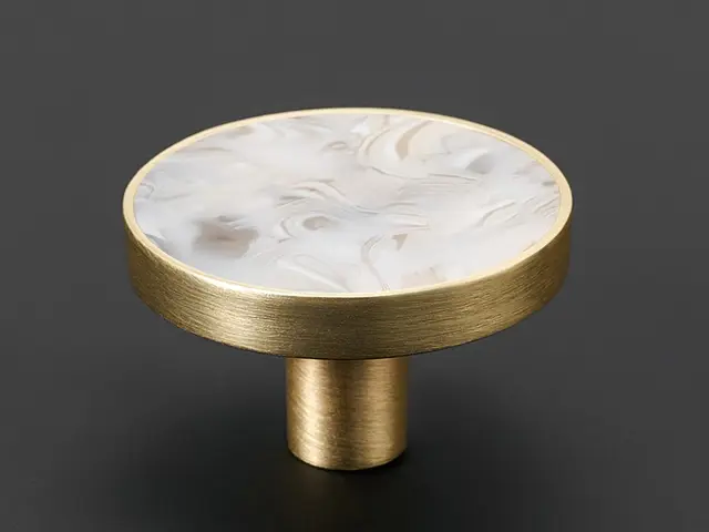 Ciro Knott - Gull Børstet Hvit Skjell 