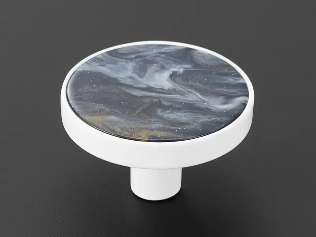 Ciro Knott - Hvit Matt Sort Skjell 