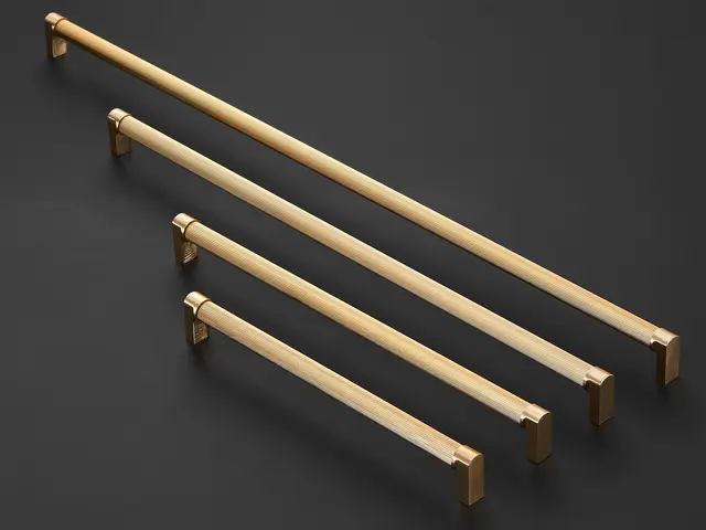 Fabio Håndtak 600 - Gull Børstet Med riller 