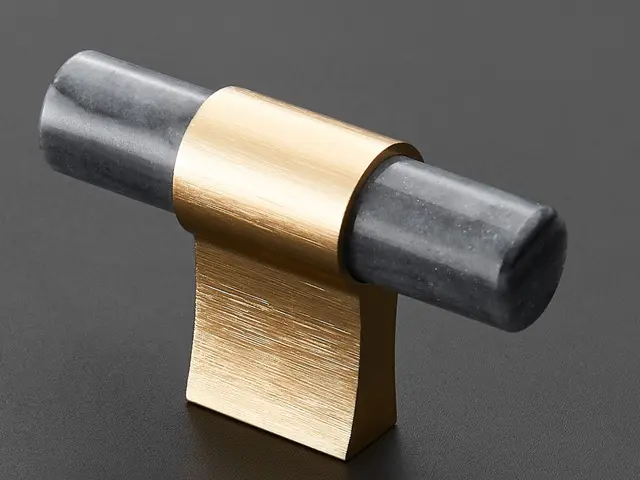 Italo T-Bar - Gull Børstet Sort og Hvit Marmor 