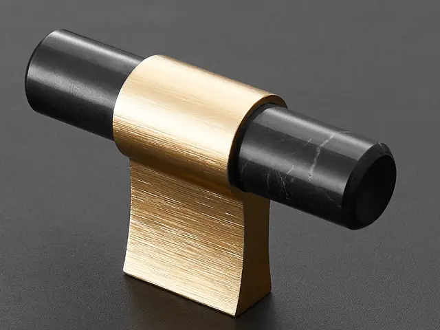 Italo T-Bar - Gull Børstet Sort Marmor 