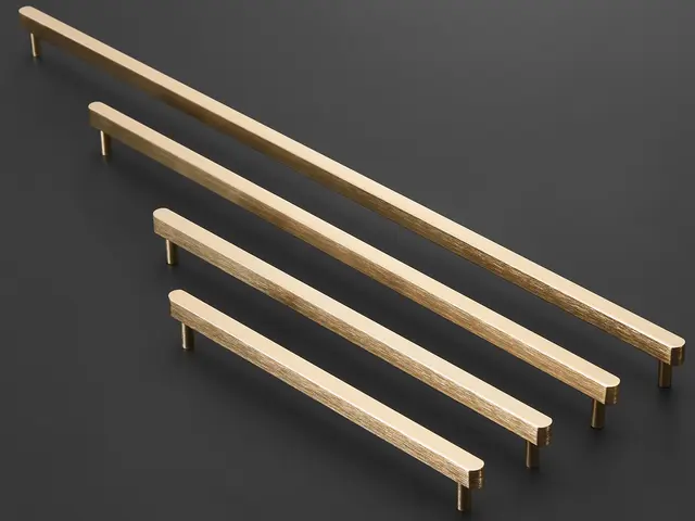 Leone Håndtak 600 - Gull Børstet Stilren med godt grep 