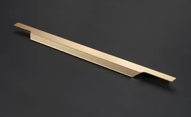 List Håndtak 592 - Gull Børstet Elegant Listhåndtak 