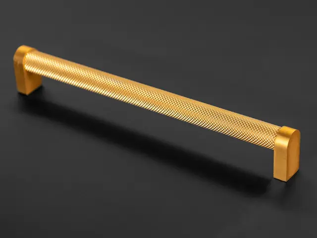 Rustico Håndtak 600 - Gull Matt Med crystal cut mønster 