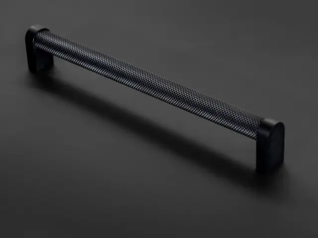 Rustico Håndtak 230 - Sort Matt Med crystal cut mønster 