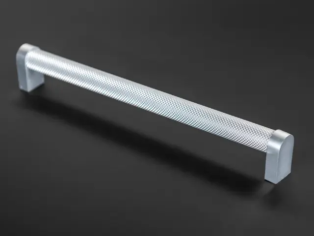 Rustico Håndtak 600 - Krom Matt Med crystal cut mønster 